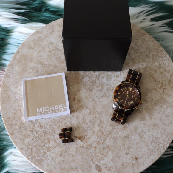 Michael Kors Tortoise Women\'s Watch main image 7